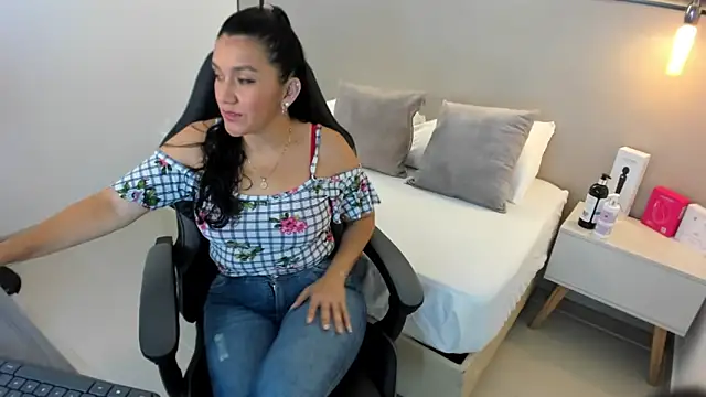 zoee zi online show from September 26, 6:56 pm