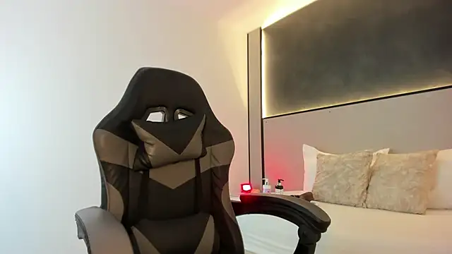 zoee zi online show from November 19, 7:03 pm