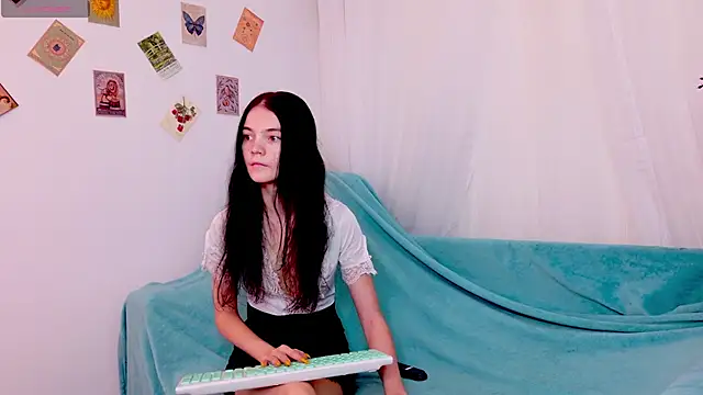 Snapshot of chatting on October 6, 6:22 am online show from October 6, 6:22 am