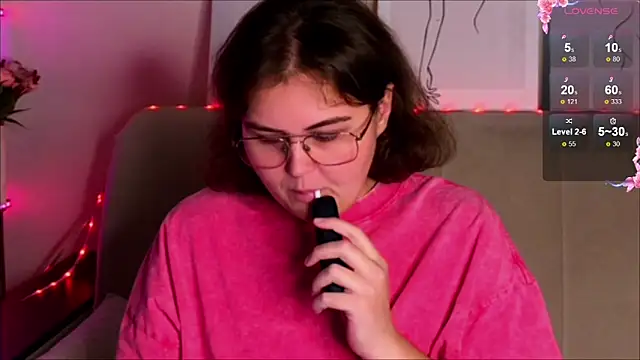 Snapshot of chatting on October 5, 9:18 am online show from October 5, 9:18 am