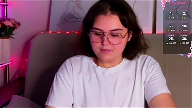 Snapshot of chatting on October 13, 9:09 am online show from October 13, 9:09 am