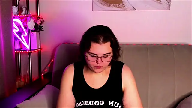 Snapshot of chatting on October 28, 2:26 am online show from October 28, 2:26 am