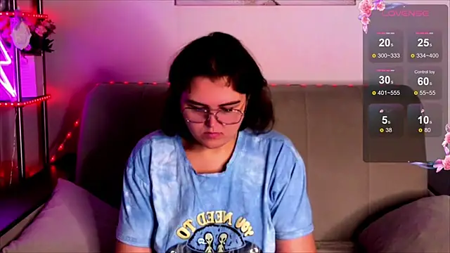 Snapshot of chatting on October 30, 4:14 am online show from October 30, 4:14 am