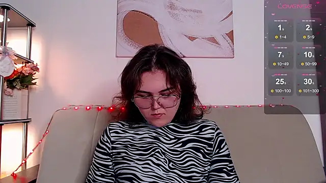 Snapshot of chatting on February 3, 6:22 am online show from February 3, 6:22 am