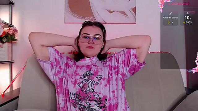 Snapshot of chatting on February 28, 4:35 am online show from February 28, 4:35 am