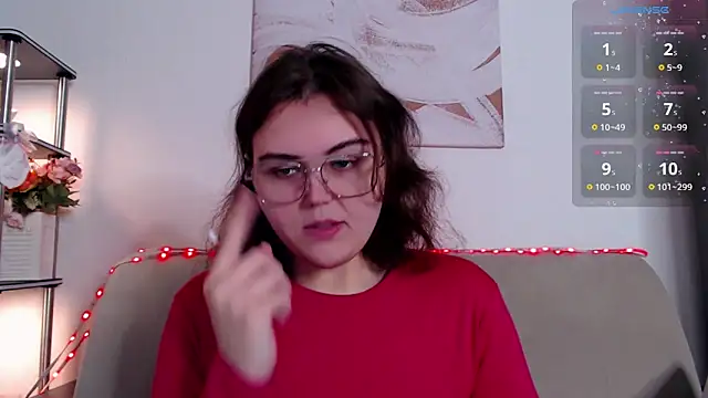 Snapshot of chatting on March 8, 3:43 am online show from March 8, 3:43 am