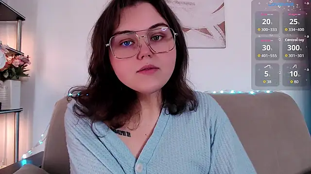 Snapshot of chatting on April 11, 4:17 am online show from April 11, 4:17 am