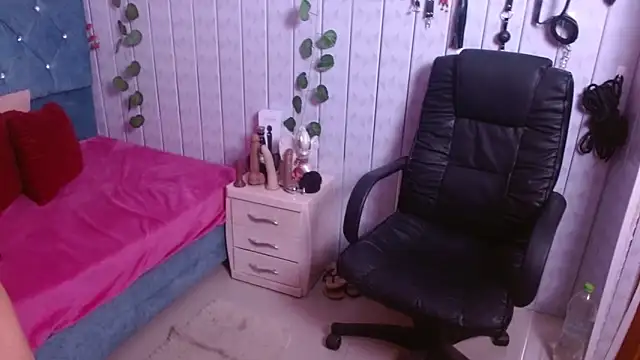 Snapshot of Kathaleyagrayyass chatting on December 2, 1:55 am Kathaleyagrayyass online show from December 2, 1:55 am