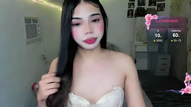 Snapshot of Lovely_naughtyLeii chatting on February 19, 3:24 am Lovely naughtyLeii online show from February 19, 3:24 am