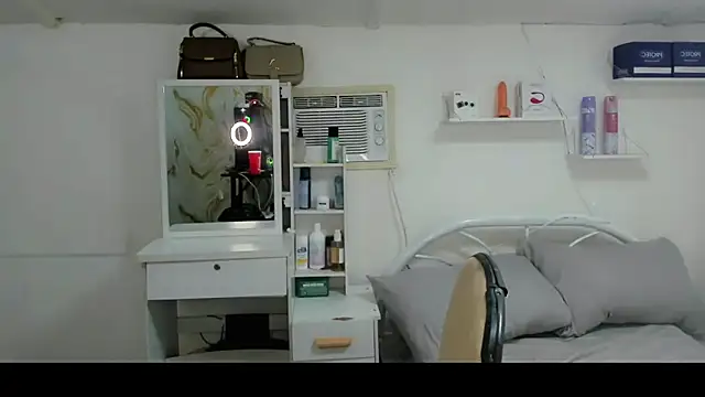 Snapshot of Lovely_naughtyLeii chatting on March 3, 5:19 pm Lovely naughtyLeii online show from March 3, 5:19 pm