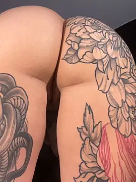 Snapshot of charlotteemerson123 chatting on December 16, 5:51 pm charlotteemerson123 online show from December 16, 5:51 pm