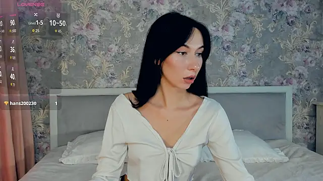 Snapshot of MissLauura chatting on September 22, 1:35 pm MissLauura online show from September 22, 1:35 pm