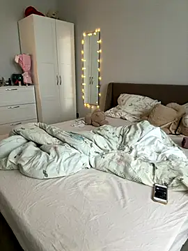 Snapshot of LinaViam chatting on October 8, 8:12 am LinaViam online show from October 8, 8:12 am