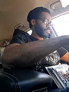 Snapshot of 214KingLonggg chatting on February 28, 8:21 pm 214KingLonggg online show from February 28, 8:21 pm