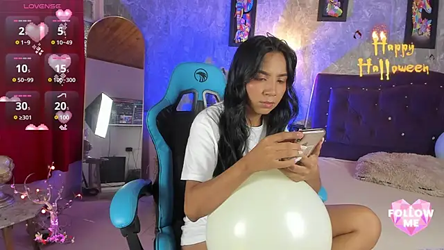 Snapshot of Lauren_smiles chatting on November 4, 4:00 am Lauren smiles online show from November 4, 4:00 am