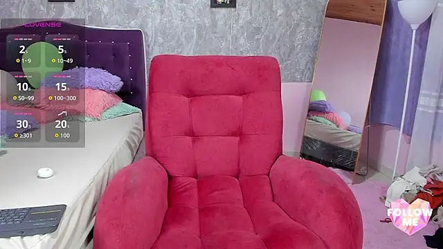 Snapshot of Lauren_smiles chatting on February 5, 8:24 pm Lauren smiles online show from February 5, 8:24 pm