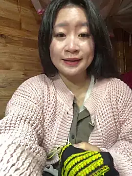 Snapshot of violet-00 chatting on February 3, 2:53 am violet-00 online show from February 3, 2:53 am