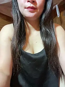 Snapshot of violet-00 chatting on May 15, 11:12 pm violet-00 online show from May 15, 11:12 pm
