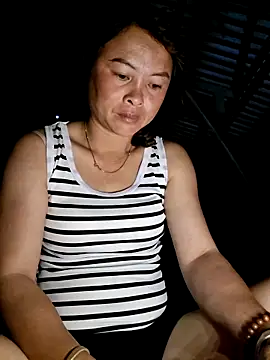 xuxulovezz online show from May 12, 10:18 pm