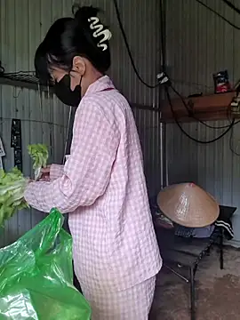 Helen-Tran online show from November 20, 2:34 am