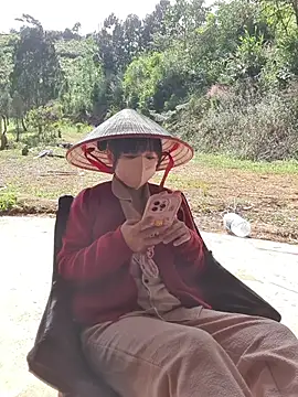 Helen-Tran online show from November 30, 2:26 am