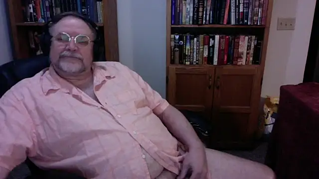 Vinyl22xh online show from March 8, 6:06 am