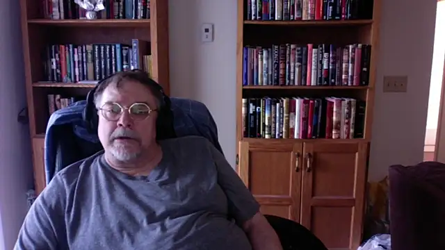 Vinyl22xh online show from April 11, 7:29 pm