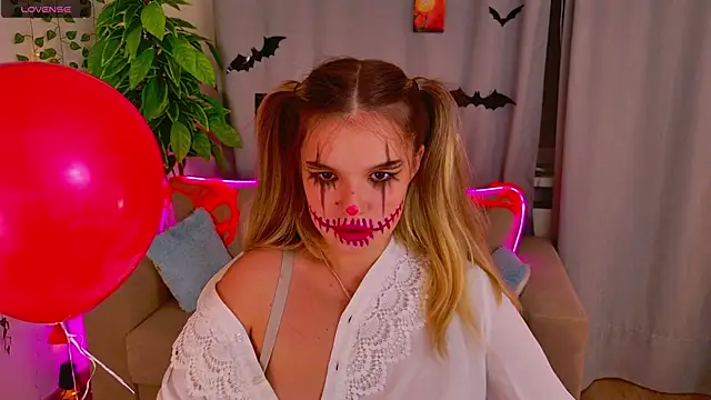 KellyHayden online show from October 31, 5:36 pm