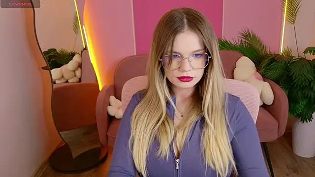 KellyHayden online show from March 12, 2:34 pm