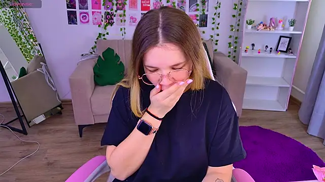 KellyHayden online show from April 3, 7:06 am