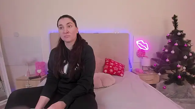 TrishaDarks online show from January 9, 6:38 am