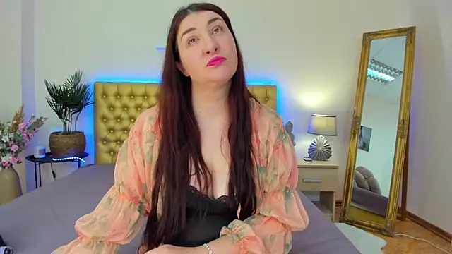 TrishaDarks online show from May 12, 5:15 am