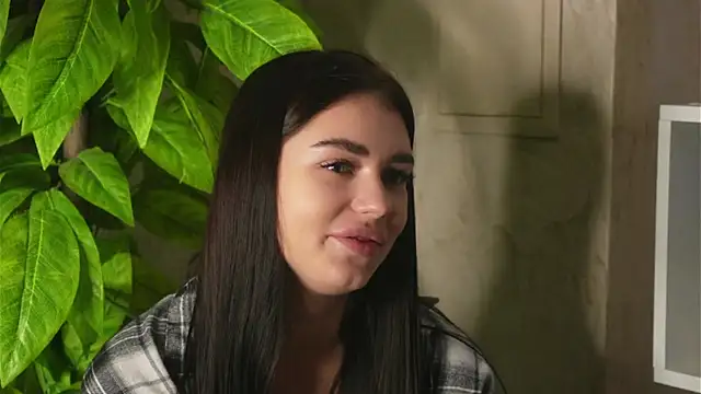 Snapshot of OliviaBoughan chatting on September 23, 5:43 am OliviaBoughan online show from September 23, 5:43 am