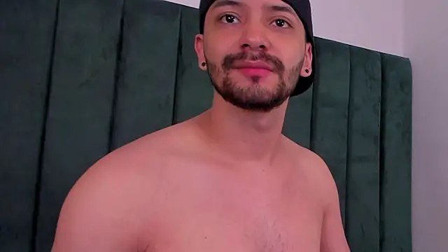 Snapshot of MatthewThomsonn_ chatting on October 2, 11:34 pm MatthewThomsonn online show from October 2, 11:34 pm