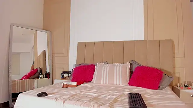 PatriciaFigueroa online show from November 6, 7:26 pm