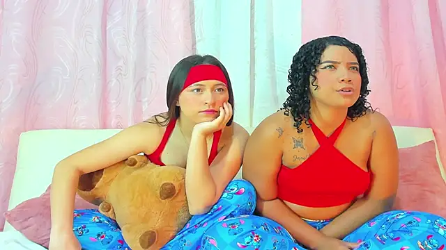 Snapshot of Venus_Girls_ chatting on September 23, 3:53 am Venus Girls online show from September 23, 3:53 am