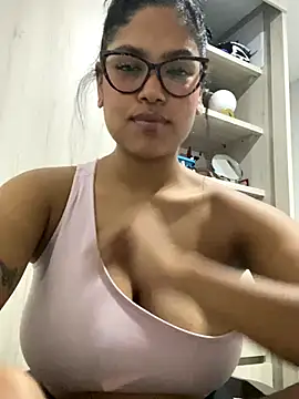 miiabrown18 online show from October 18, 2:47 am