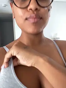 miiabrown18 online show from November 9, 7:23 pm