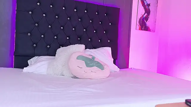 Kataaleya  12 online show from November 8, 11:54 am