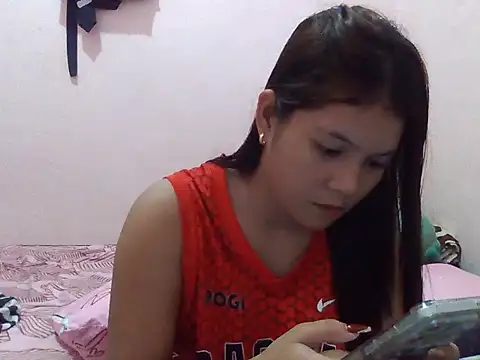 Snapshot of _charmingpixie15 chatting on December 23, 7:28 am charmingpixie15 online show from December 23, 7:28 am