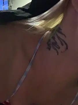 blondebarbiebae online show from May 19, 7:09 pm