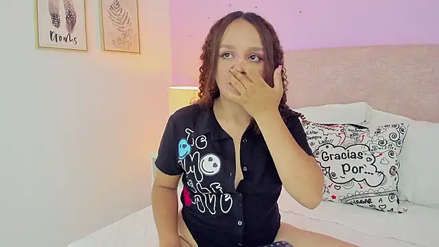 CamilaGomez149 online show from March 5, 7:10 pm