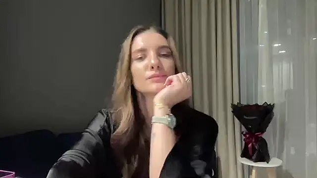 Snapshot of Velirine chatting on October 4, 4:49 pm Velirine online show from October 4, 4:49 pm