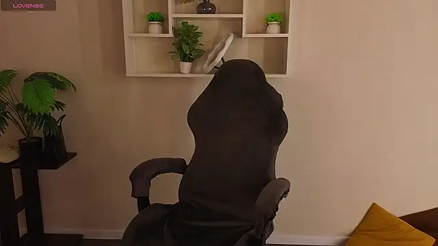 Al1ice Moures online show from March 15, 9:26 am