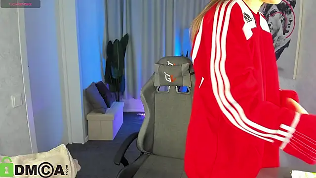 Al1ice Moures online show from March 18, 9:23 am