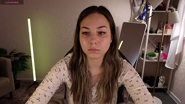 Al1ice Moures online show from March 25, 9:37 am