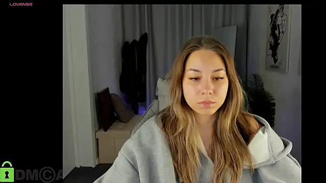 Al1ice Moures online show from March 26, 9:15 am