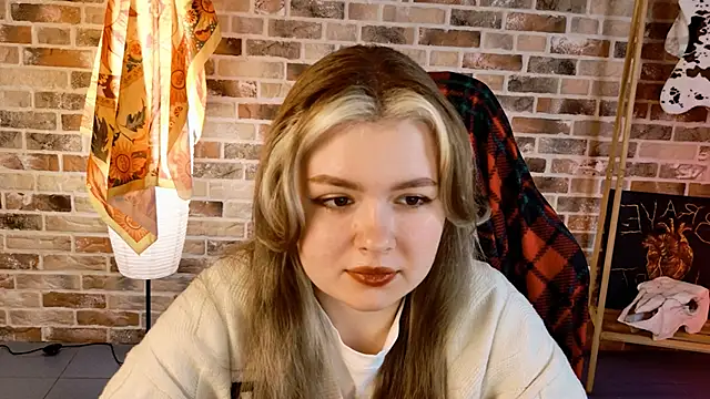 Snapshot of HaleySun chatting on September 25, 3:27 pm HaleySun online show from September 25, 3:27 pm