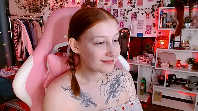 Ayla Hicks online show from December 16, 8:36 pm