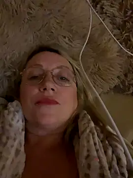 Snapshot of Littleangeleyes chatting on October 24, 11:45 pm Littleangeleyes online show from October 24, 11:45 pm